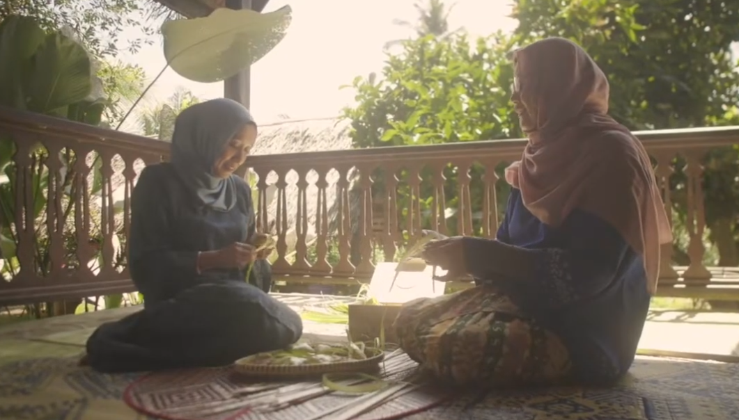 Agrobank Hari Raya 2022 — behind the scenes crew directing cast in outdoor kampung setting